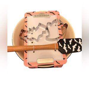 the bakeshop | Kitchen | Pink Bat Mixing Bowl With Spatula And Cookie ...